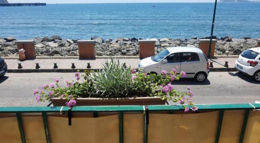 Hotel Taromy Naples Extérieur photo